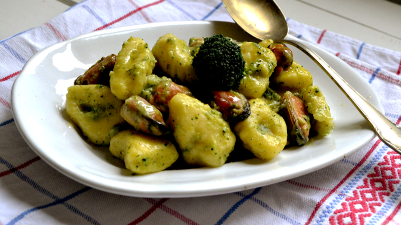 GNOCCHI DI PATATE CON BROCCOLO E COZZE