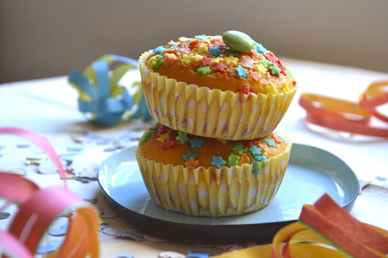 MUFFIN ALLO YOGURT CON STELLE FILANTI